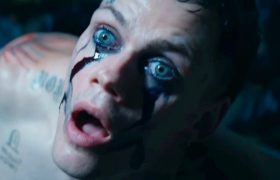 《乌鸦》翻拍版推迟上映,比尔·斯卡斯加德或成新版复仇亡灵音乐家缩略图 《乌鸦》翻拍版推迟上映,比尔·斯卡斯加德或成新版复仇亡灵音乐家缩略图