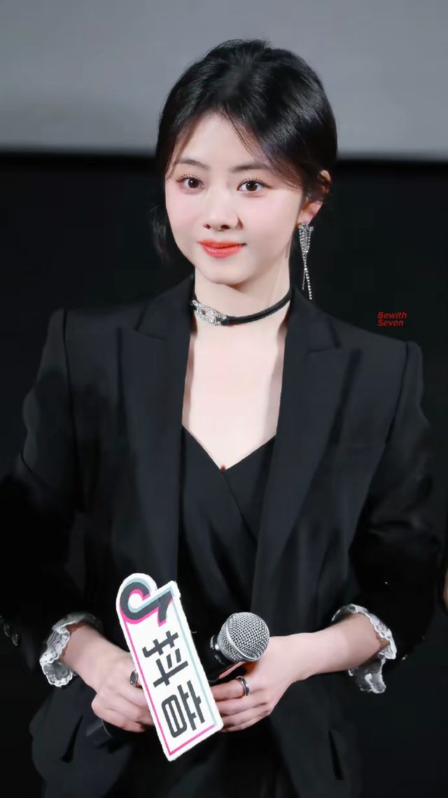 谭松韵34岁的魅力秘诀：灵气满满，何瑞贤都得靠边站！插图1