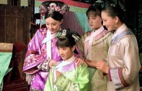 后宫日常：天天12斤肉，妃子不串门，人手一宝解闷缩略图